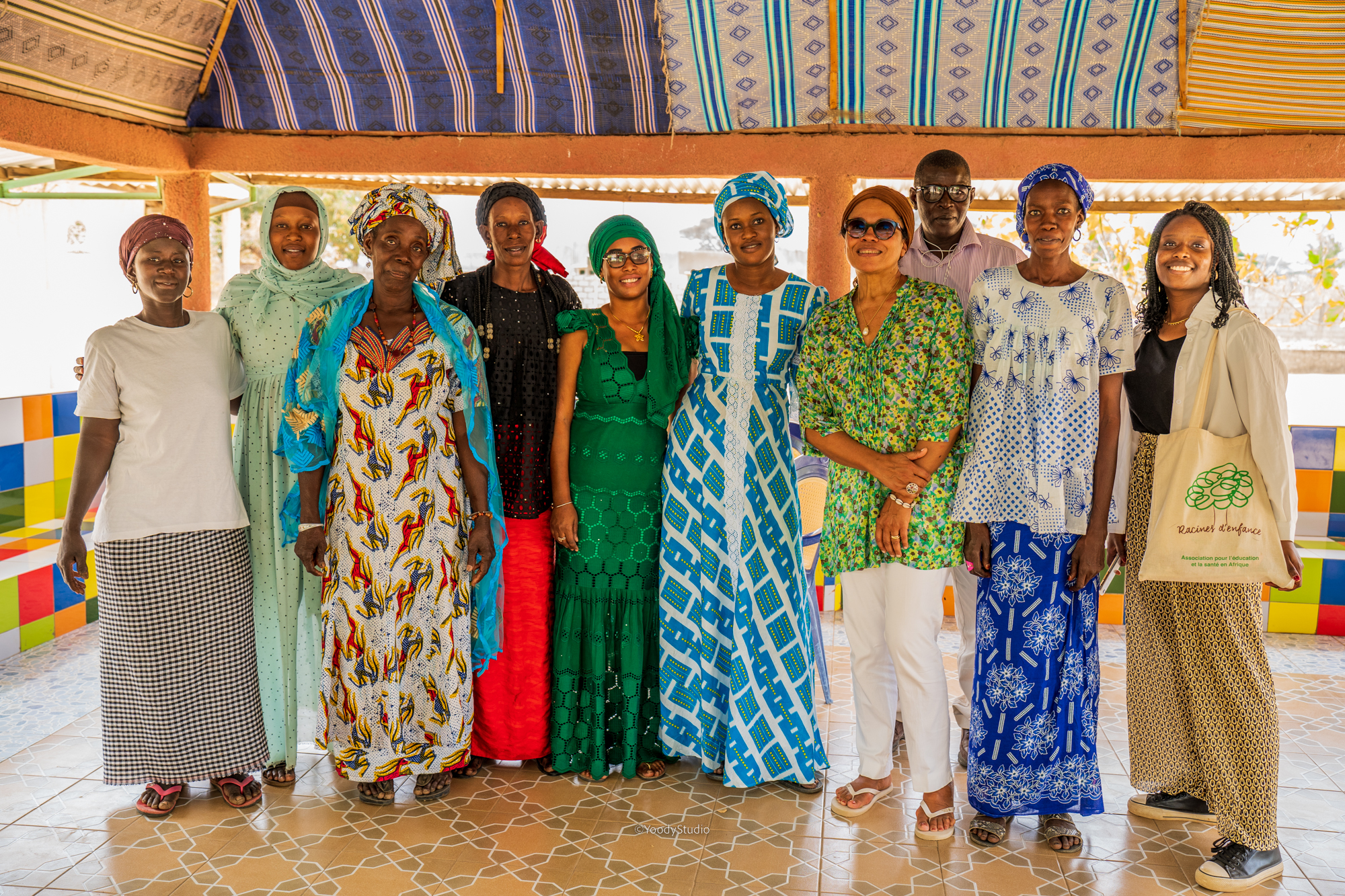 Photo de groupe-Patricia Mowbray-Khady Faye-femmes-institutrice-Leslie Muya-ndoss-mars-2023