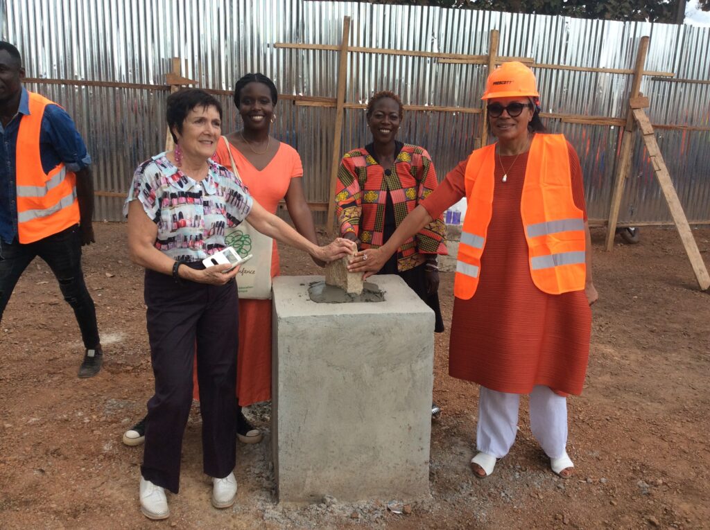 Patricia Mowbray-Christine Daynac-Leslie Muya-Marie Cécile Koffi-pose de la premiere pierre-agnibilekrou-cote d'ivoire-3-novembre-2022